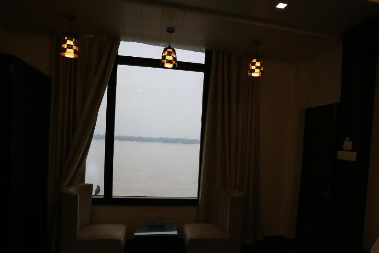 A Palace On River Varanasi Exteriör bild
